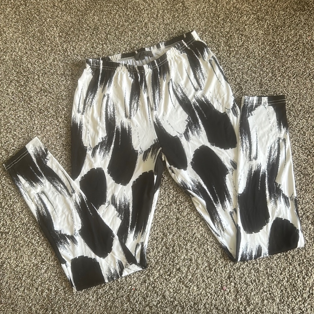 Black and White Leggings for Effortless Style